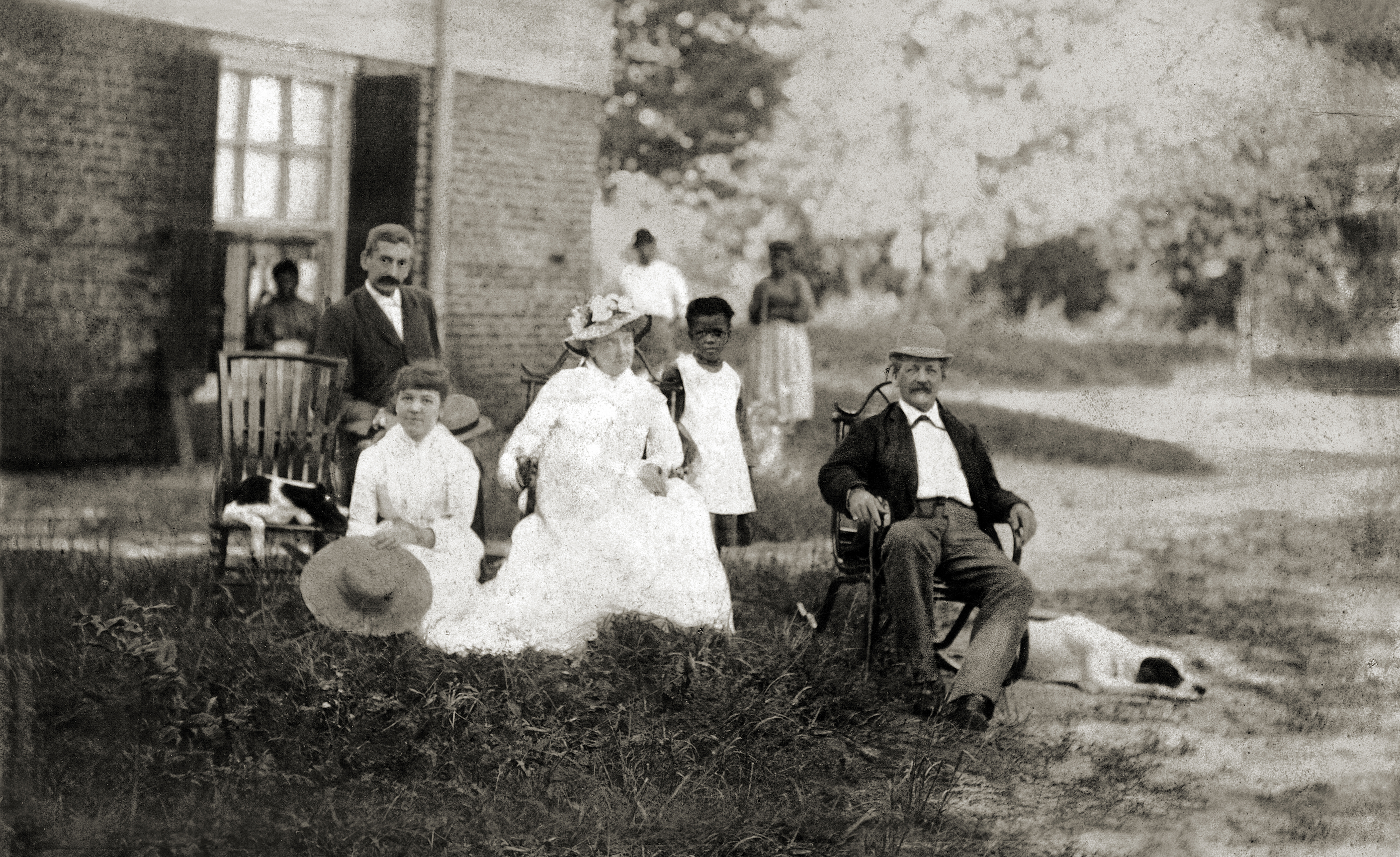 261c-IrwinFamilyAtOakleighSepia